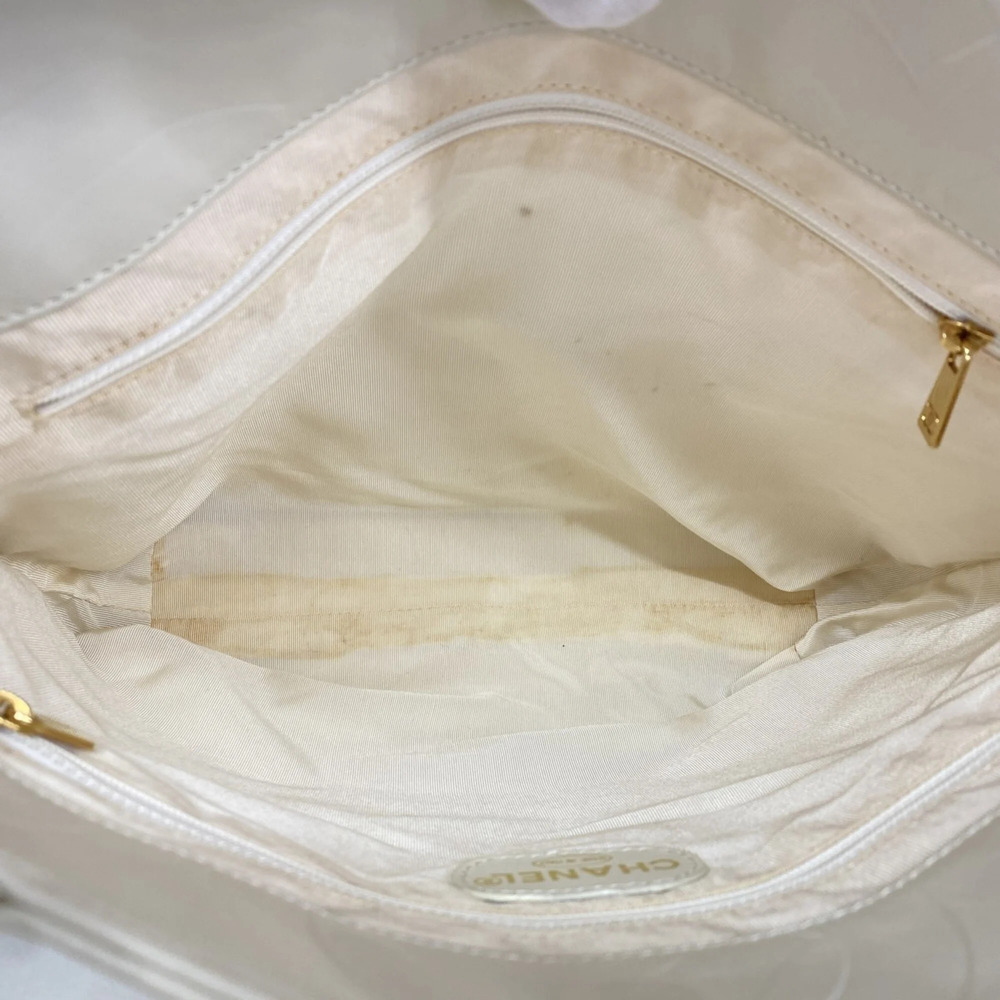 CHANEL White Leather Tote Bag - Picture 4 of 10